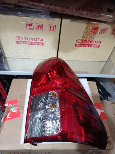 Faro Posterior Derecho Toyota Hilux Del 2016 Al 2021 Orig.