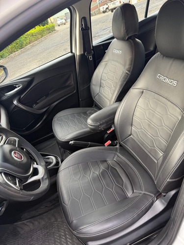Fiat Cronos 1.8 Precision 16v Flex Aut. 4p