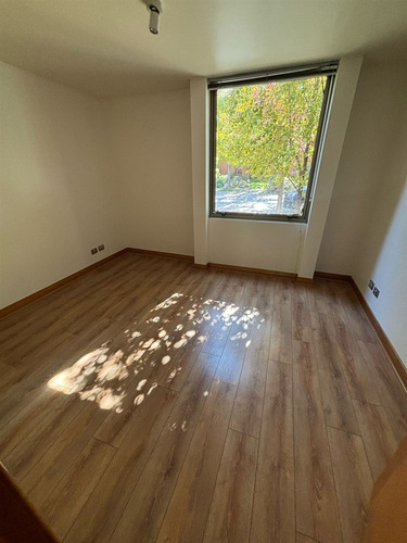 Casa Exclusiva En Arriendo De 6 Dorm. En Lo Barnechea