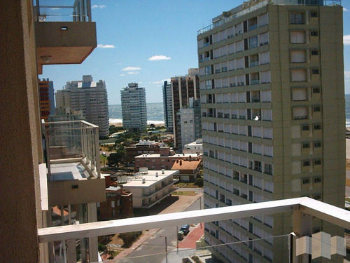 Imagen 2 de 26 de A Metros De La Playa