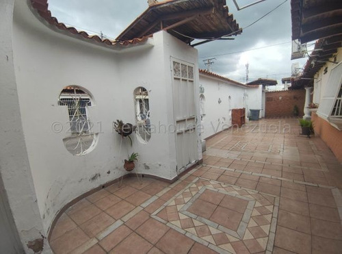 Imagen 3 de 30 de Casa La Mulera Maracay 04 Dormitorios 04 Baños Gran Tamaño 22-1556 ##