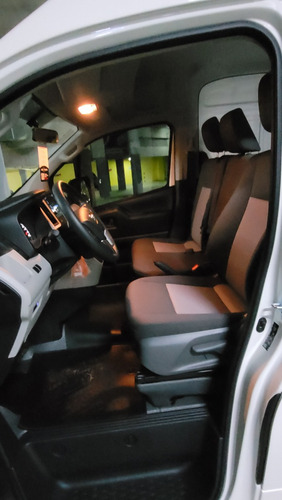 Toyota Hiace 2.8 Tdi Furgón 6at L2h2 3a 5p