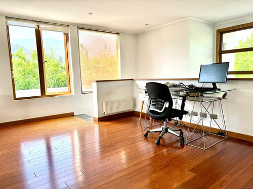 Casa En Venta Condominio De 5 Dorm Quincho. En Lo Barnechea