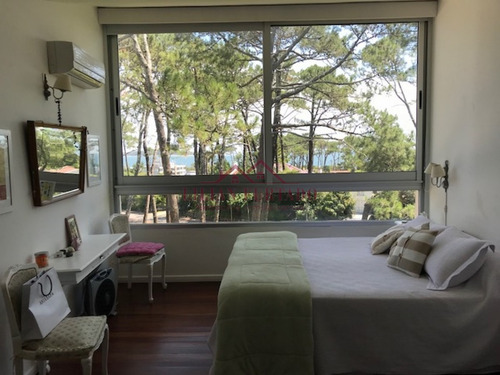 Oportunidad !!! Luminoso Duplex En Venta En Complejo Arcobaleno Con Vista A La Isla Gorriti- Ref: 1590