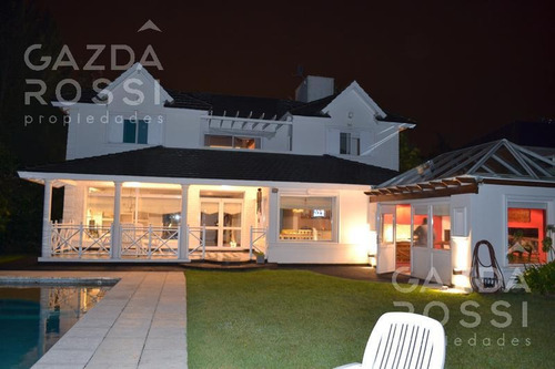 Imagen 4 de 18 de Impecable Propiedad De Amplios Ambientes A La Venta En Club De Campo El Lauquen!