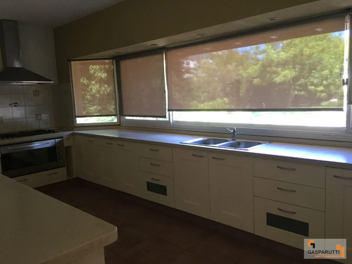 Hermosa Casa En Lote 1200 M Con Pileta En Barrio Cerrado Sep