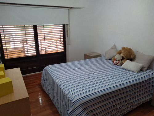Casa En Venta 8 Ambientes En Ramos Mejia Con Pileta