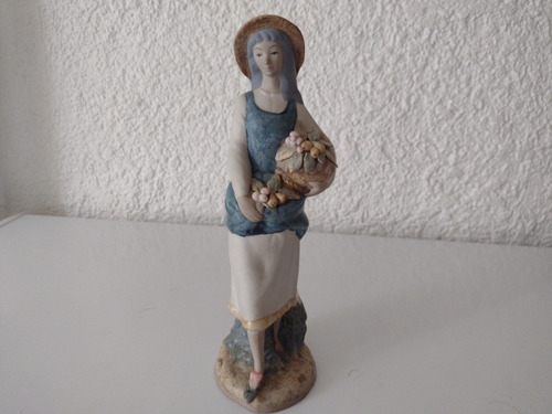 Figura De Porcelana De Mujer Con Sombrero