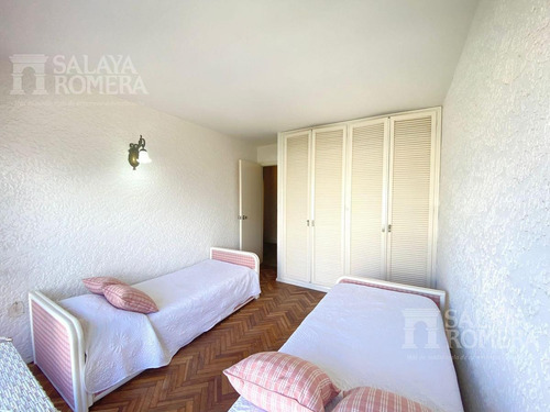 Imagen 9 de 16 de Venta Apartamento Edificio Malecon - 3d Servicio - Playa Mansa Ref:4204000