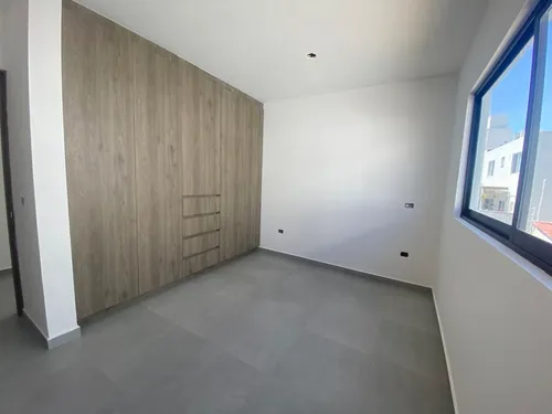 Amplia Casa En San Isidro Juriquilla, En Condominio Cerrado Con Vigilan