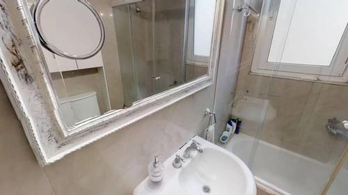 Montevideo Y Posadas - Excelente Piso De Categoría En Recoleta