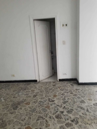 Imagen 6 de 7 de Se Alquila Local En La Av Santander