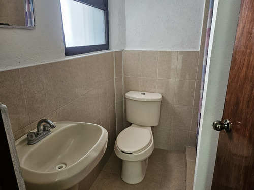 Casa Ubicada, Remodelada, De Un Solo Nivel , De Una Recamara, Baño, 47 M2 C, En La Unidad Habitacional Santa Fe , Imss