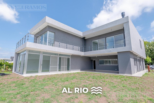 Casa Sobre Lote Al Río, Con 5 Dormitorios  En Venta  En   San Juan - Villanueva