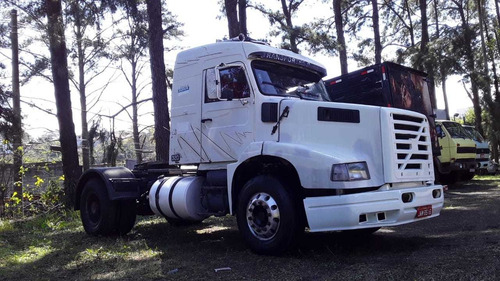 Imagem 4 de 9 de Volvo320 Volvo
