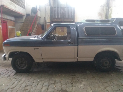 Ford F-100 Deluxe