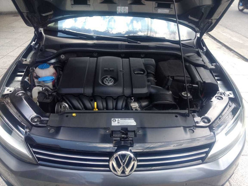 Imagen 10 de 16 de Volkswagen Vento 2014 2.5 Luxury 170cv