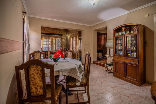 Casa En Venta De 3 Dormitorios Con Pileta En Ciudad Evita