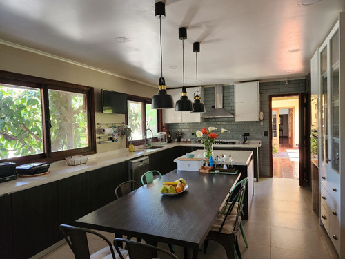 Calera De Tango | 4d 5b + Serv. | 5000m2 Terr. / 383m2 Const