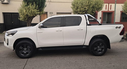 Toyota Hilux Pick-up 2.8 Cd Srv 177cv 4x4