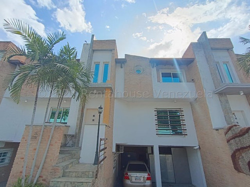 Townhouse En Venta Barrio Sucre Las Delicias Maracay Cod 24-8025 Dlc