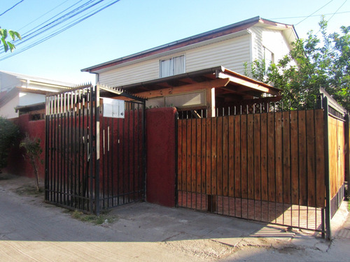 Cómoda Casa 3d Y 1b, Calle Socoroma, Metro Hospital El Pino.
