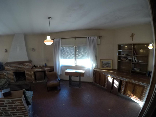 Imagen 1 de 30 de Venta Casa En Esquina Const. Sobre 2 Lotes Amplio Fondo Libre - Llavallol