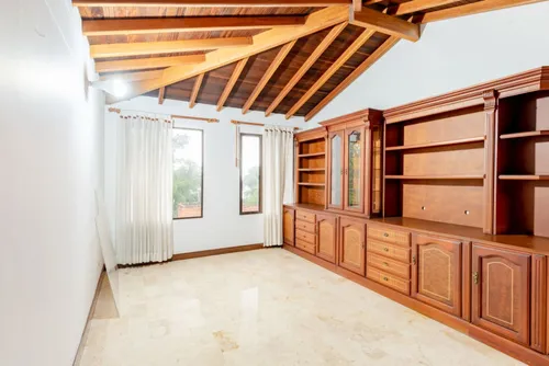 Casa En Venta En El Poblado. Cod V4490