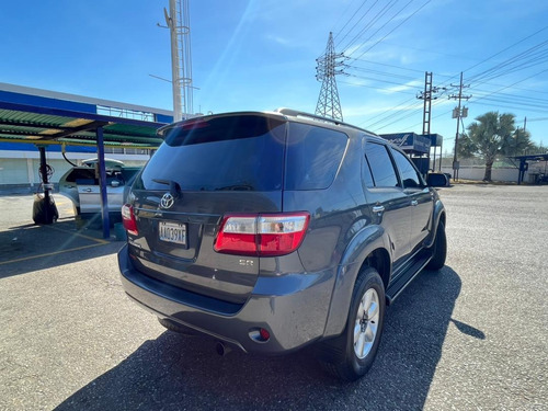 Imagen 8 de 17 de Toyota Fortuner 4x4