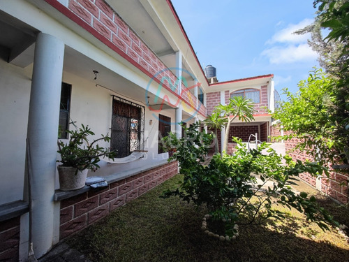 Casa En Venta En Col. Puxtla Con Amplio Jardín Y 7 Habitaciones