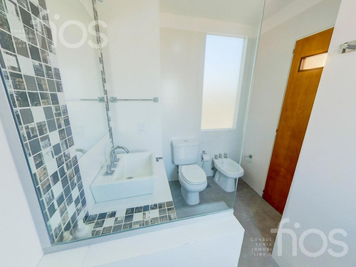 Imagen 17 de 28 de Venta Casa De 3 Dormitorios Con Parque Piscina Cochera En Funes