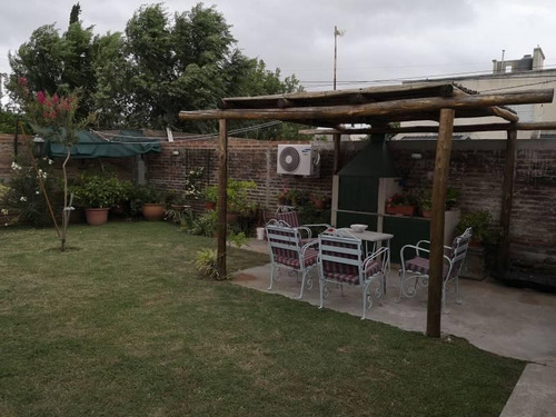 Imagen 5 de 23 de Casa De Dos Dormitorios, Un Baño, Escritorio, Amplio Jardin