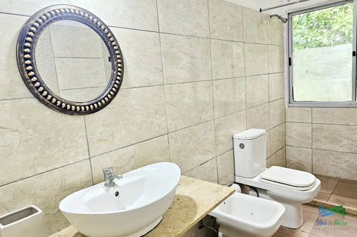 Venta De Casa 3 Dormitorios Y Servicio En El Golf Punta Del Este