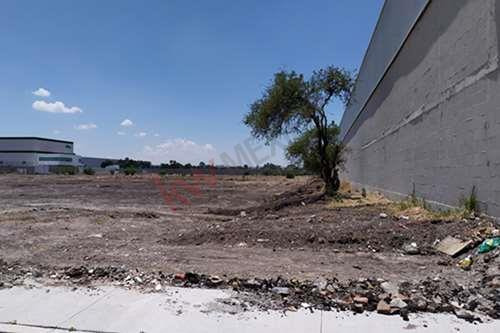 Renta De Terreno Industrial De 9,376 M² Con Excelente Ubicación En El Centro De Querétaro. Zon...