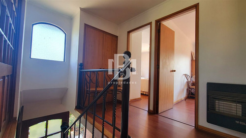 Casa En Venta De 4 Dorm. En La Reina