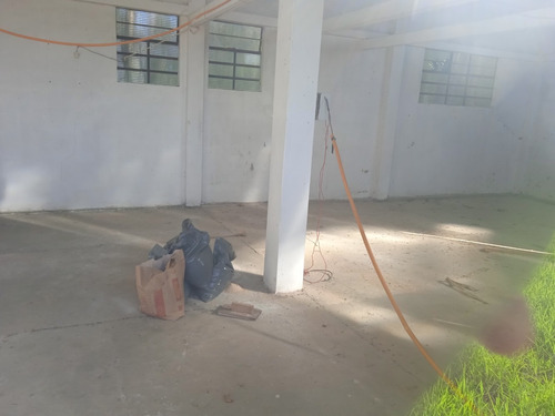 Local Con Baño, Frente A Inerbalnearia