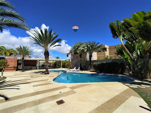 Imagen 2 de 18 de Re/max 2mil Vende Townhouse En Conj. Resd. Cayo De Agua, Urb. Sabanamar