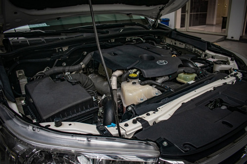 Imagen 10 de 11 de Toyota Hilux Srv 4x2 2.8l Modelo 2016