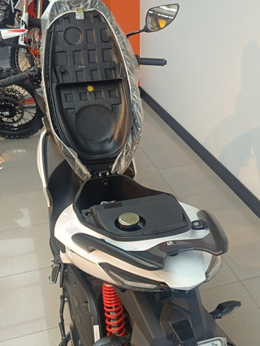 Kymco Super 8.