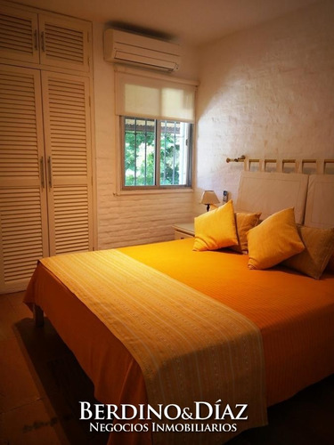 Casa - Lugano Hermoso Chalet En Venta 6 Dormitorios- Ref: 523