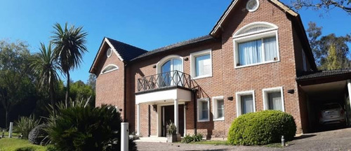 Chalet En Venta En Barrio Privado Santa Ana, Moreno