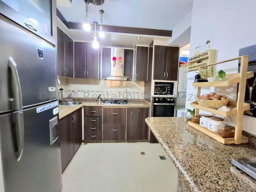 Vendo Apartamento Moderno, Amoblado En Plena Av. Caracas, El Limon 24-28983 More
