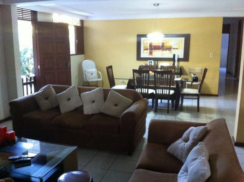 Casa Para Venda Em Natal, Lagoa Nova - Rua Tororós, 4 Dormitórios, 2 Suítes, 3 Banheiros, 4 Vagas - Cas0150_2-233621