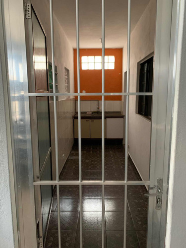 Casa De 3 Cômodos + Lavanderia Compartilhada