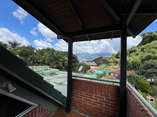 En Venta Casa Urbanización Colinas De Santa Mónica, Con Piscina Y Calle Cerrada.