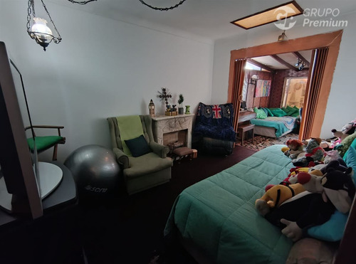 Casa En Venta De 4 Dorm. En La Cisterna