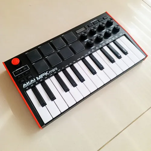 Controlador Midi Akai Mpk Mini 3 Con Cable Usb, Poco Uso (Usado)
