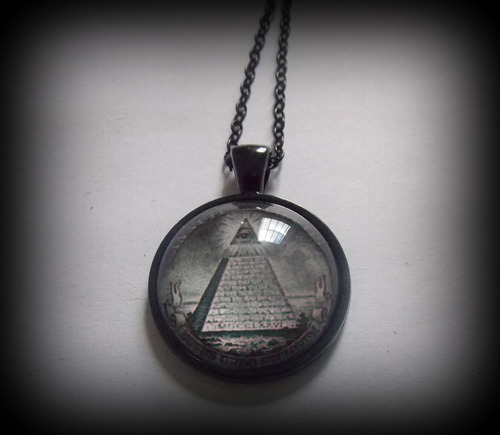 Pingente Illuminati Annuit Coeptis N. O. S. - Cabochão Black