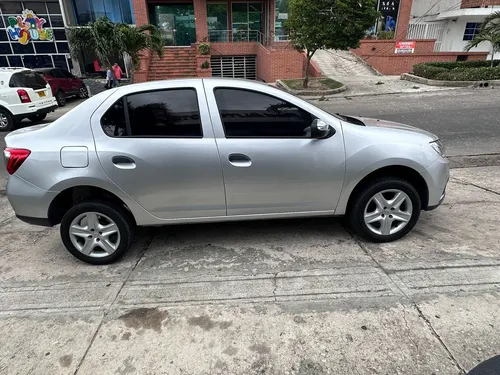 Renault Logan 1.6 Expression / Life +