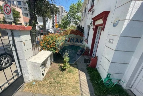 Casa En Venta Ñuñoa 4d+2b+est+bod, Barrio Italia